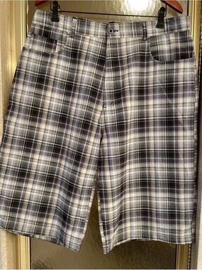 North 15 Men's Black/Gray/White Plaid Bermuda Casual Shorts Size 38 - 14” Inseam